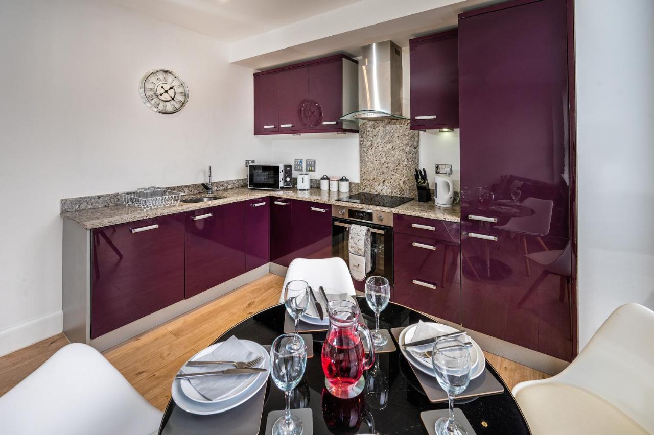 Modern & Spacious 2-Bed Flat With Secure Parking Ридинг Экстерьер фото