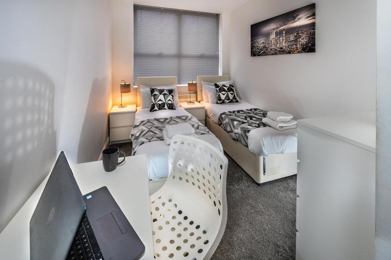 Modern & Spacious 2-Bed Flat With Secure Parking Ридинг Экстерьер фото