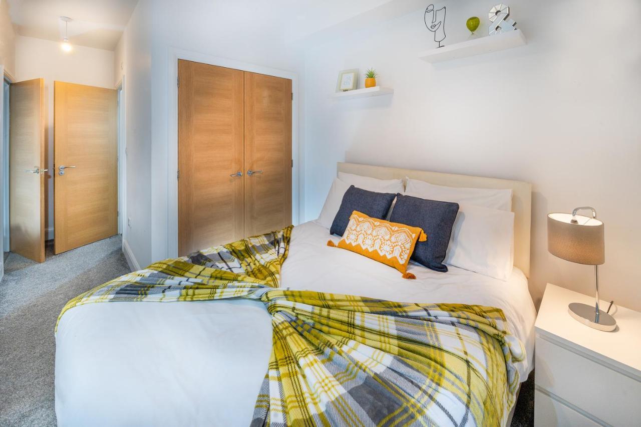 Modern & Spacious 2-Bed Flat With Secure Parking Ридинг Экстерьер фото