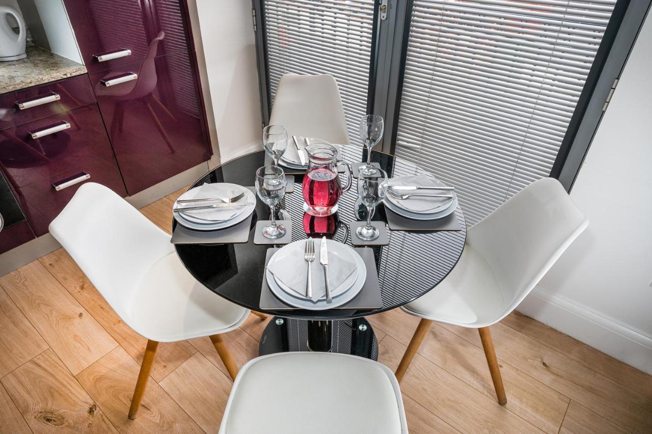Modern & Spacious 2-Bed Flat With Secure Parking Ридинг Экстерьер фото